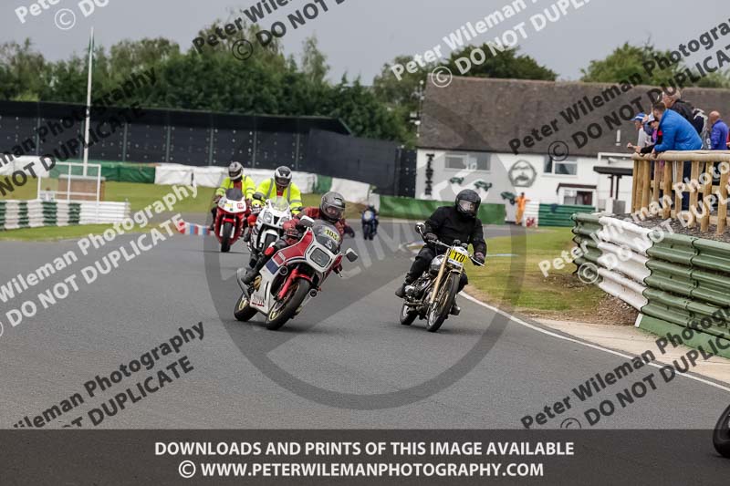 Vintage motorcycle club;eventdigitalimages;mallory park;mallory park trackday photographs;no limits trackdays;peter wileman photography;trackday digital images;trackday photos;vmcc festival 1000 bikes photographs